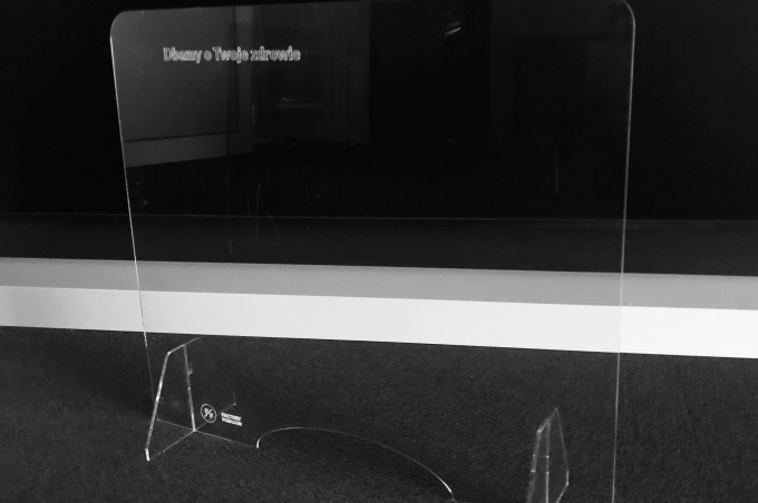 Osłona ochronna z plexi antyCovid na biurko